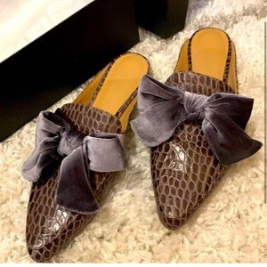 Banana Republic Grey Brown Velvet Bow Pointy Toe Mules
